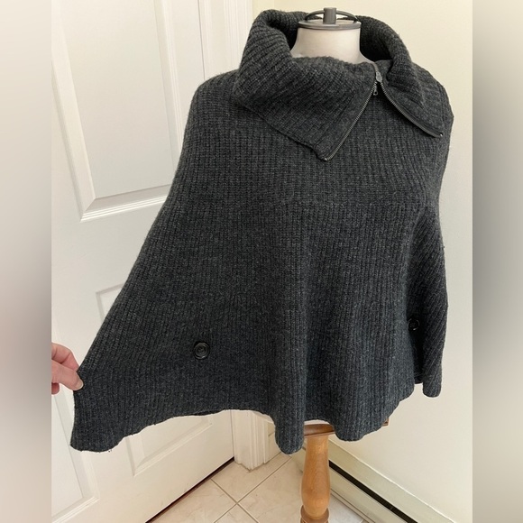 Gap  wool blend poncho size women’s xsmall - Picture 2 of 6